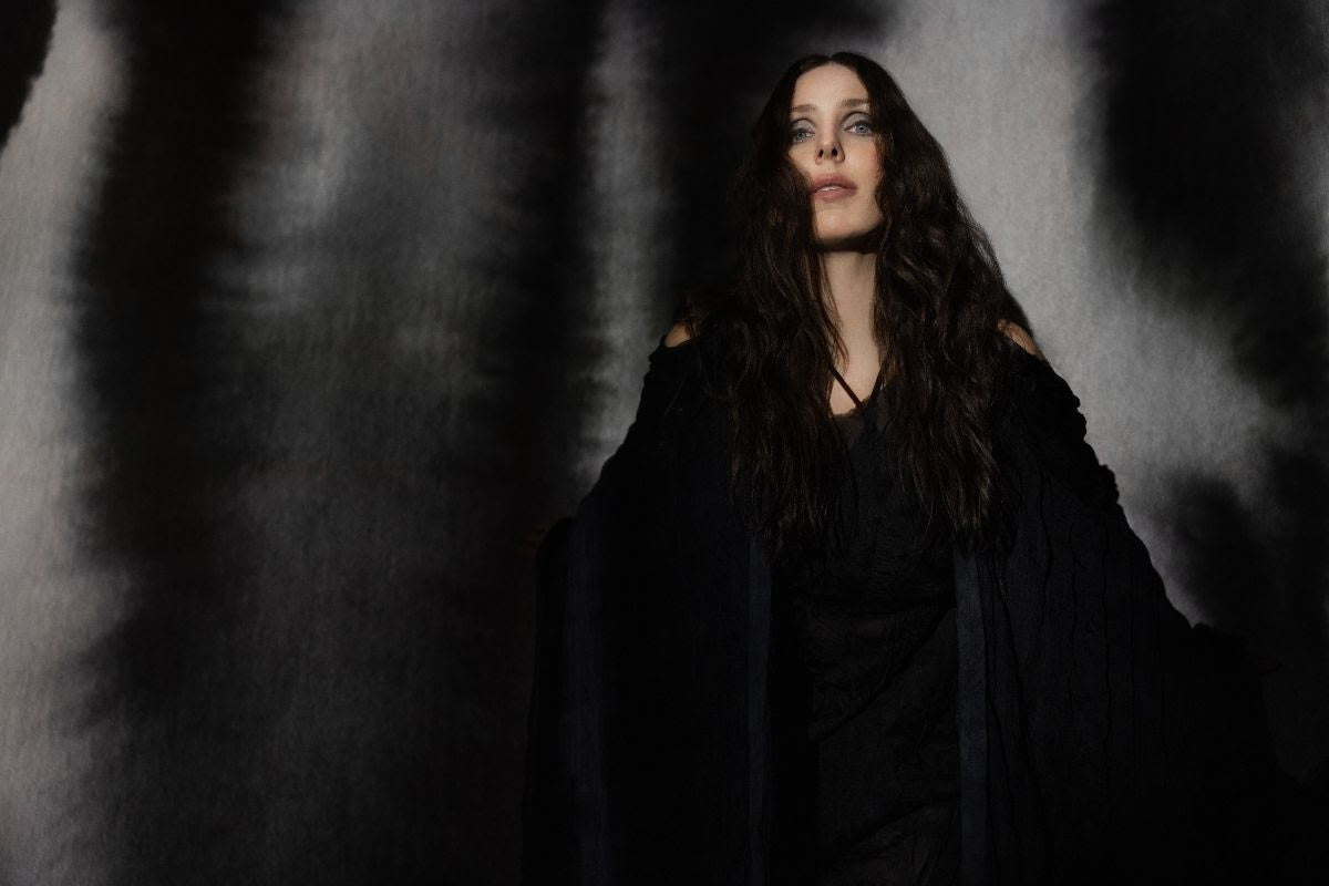 Chelsea Wolfe shares new single “Dusk,” announces 2024 tour w/ Divide And Dissolve