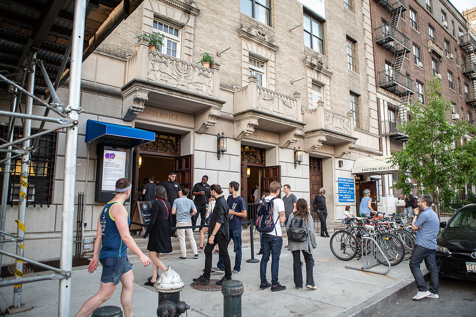 man arrested for anti-semitic graffiti that cancelled Ilana Glazer event