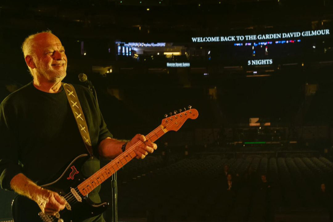 David Gilmour began MSG run with Pink Floyd classics & new songs (night 1 video & setlist)