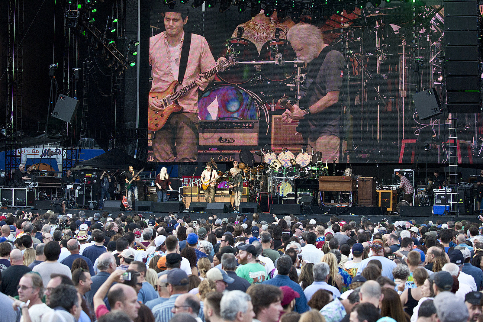 Dead & Company fan dies after fall from balcony at Citi Field