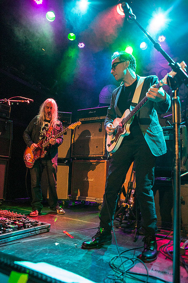 watch Fred Armisen perform “Feel the Pain” w/ Dinosaur Jr ++ pics from Friday’s show w/ Frank Black & more