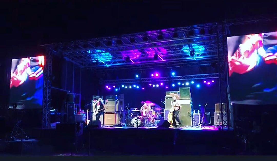 watch Dinosaur Jr play two new songs at second drive-in show ++ pics & setlist