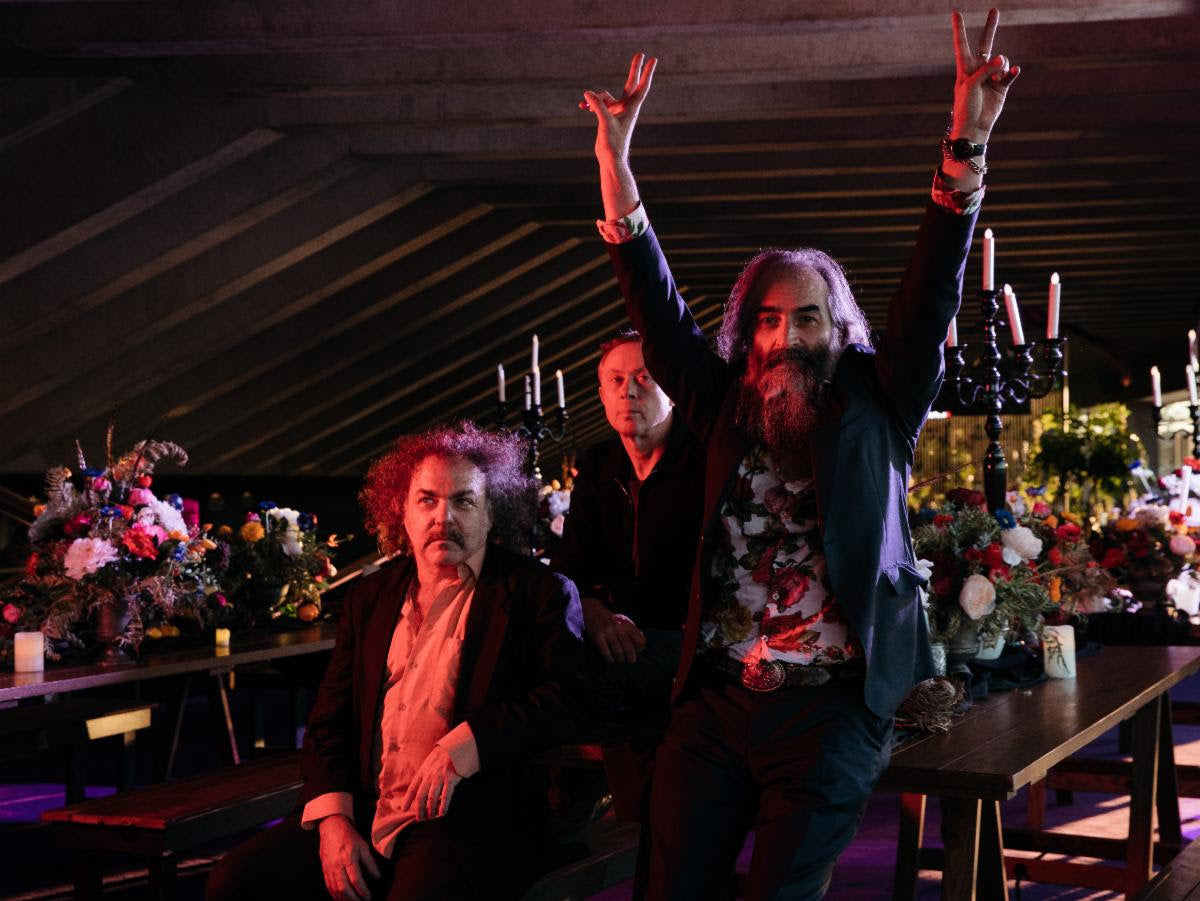 Dirty Three announce first album in 12 years & 2024 tour, share “Love changes everything part 1”