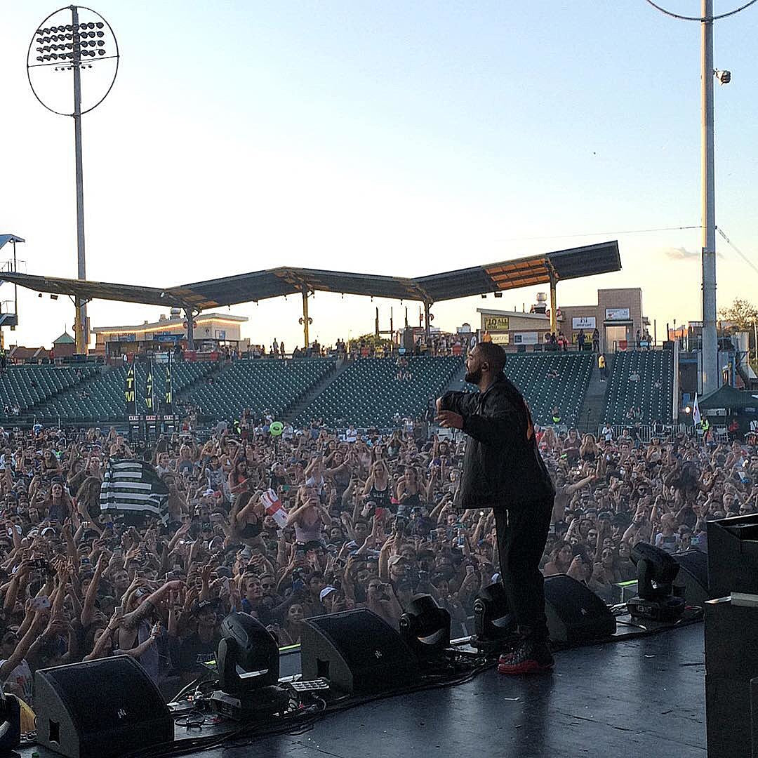 Drake made a surprise appearance during Boi-1da’s set at Mad Decent Block Party (watch)