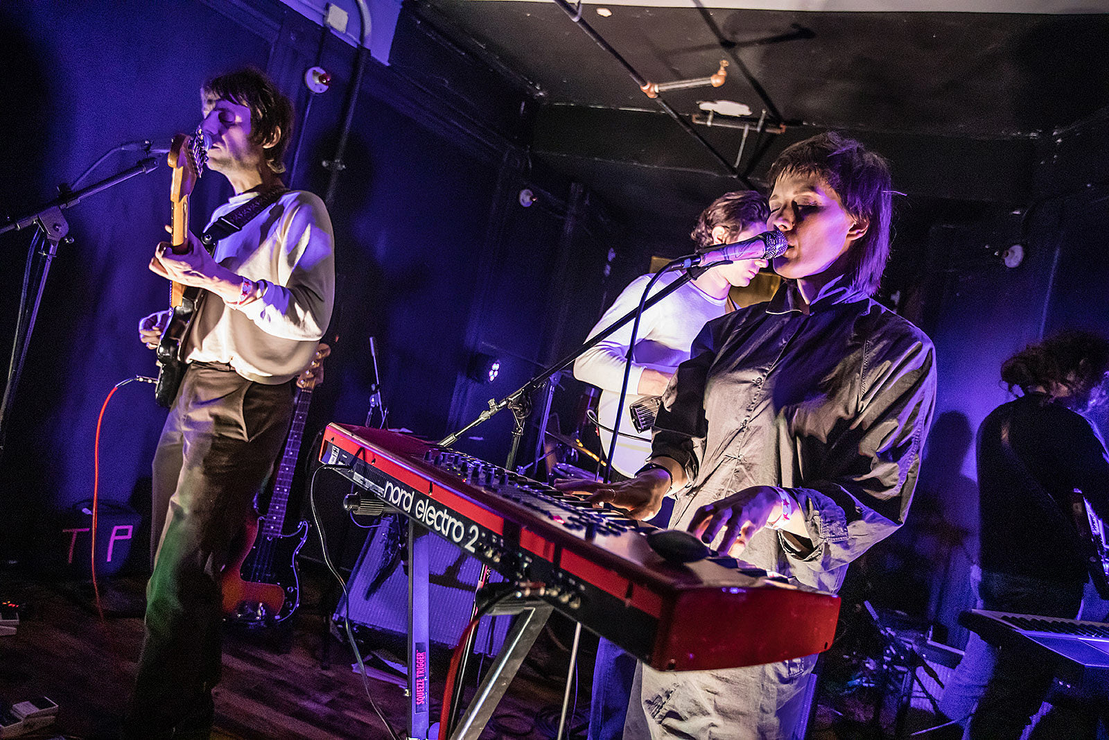 Cate Le Bon & Tim Presley brought Drinks to Market Hotel w/ Eleanor Friedberger (pics, video, setlist)