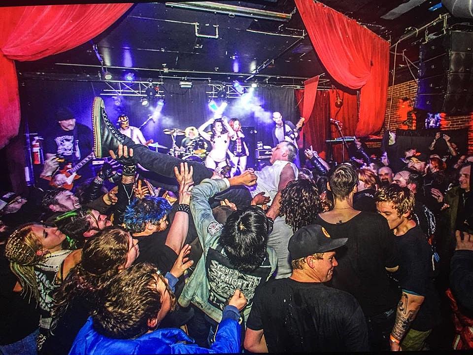 The Dwarves playing shows with Decent Criminal