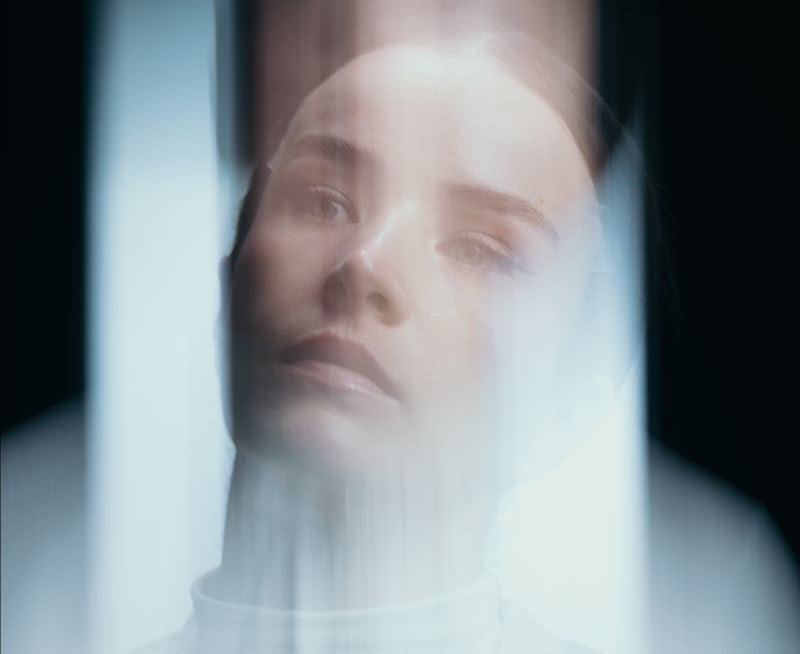 Ela Minus shares “UPWARDS” from new LP, announces 2025 tour dates