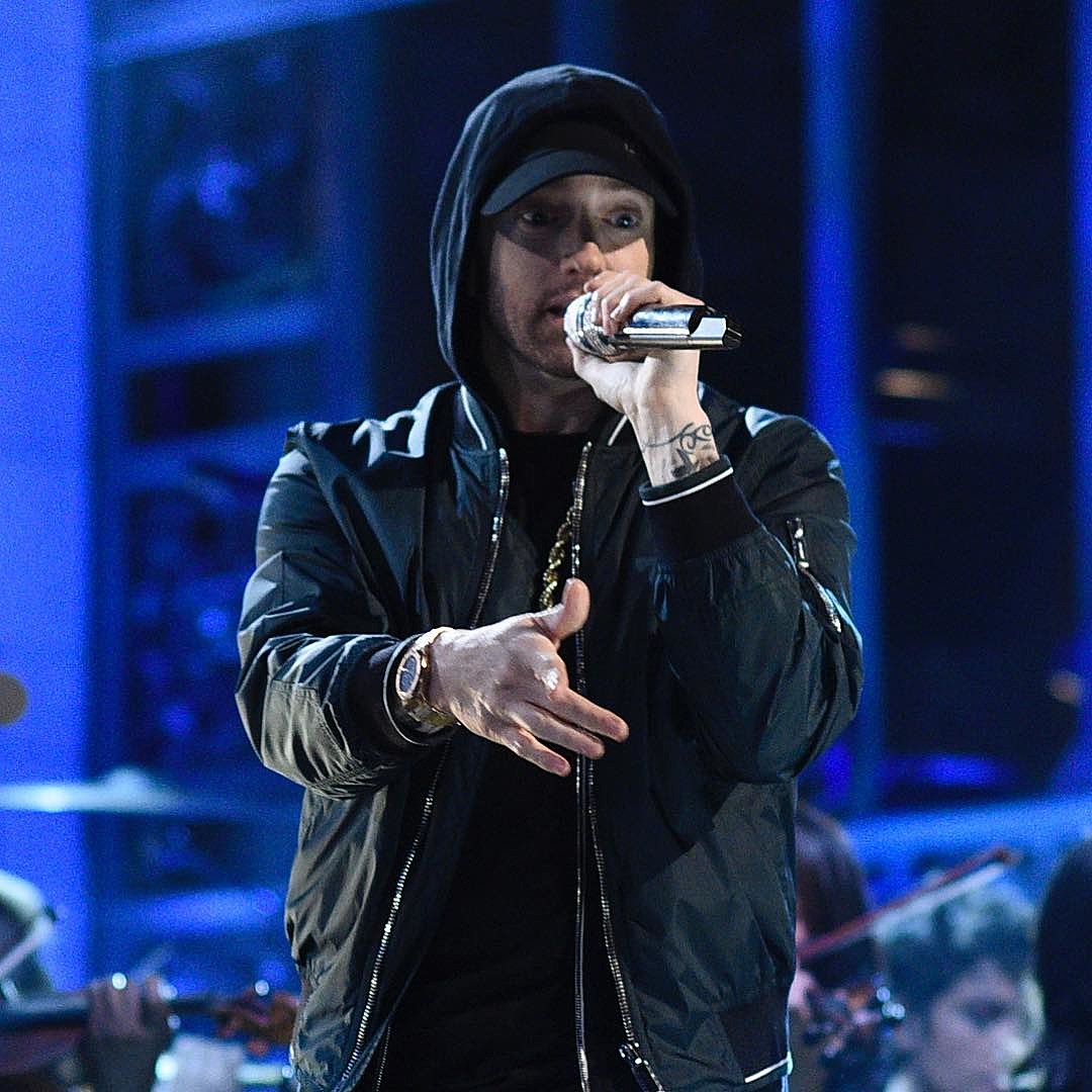 Eminem did a “Walk On Water” / “Stan” / “Love the Way You Lie” medley on SNL