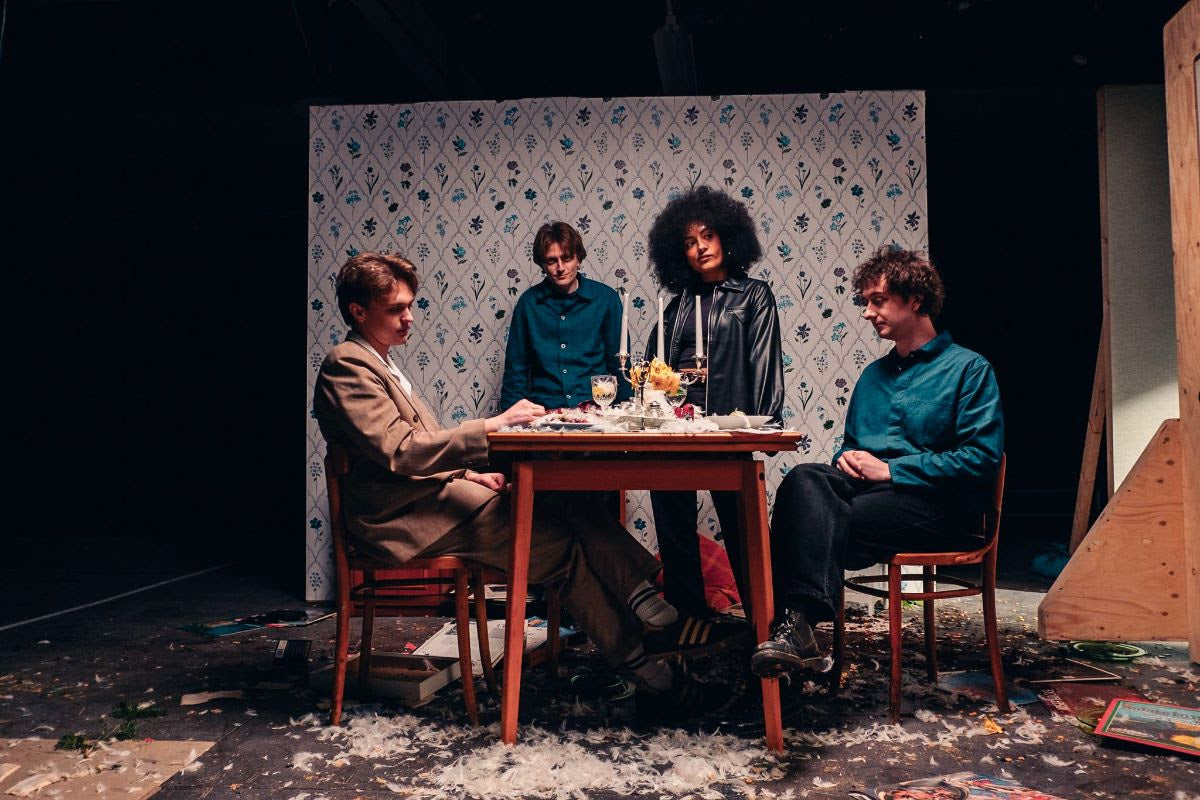 English Teacher announce US tour