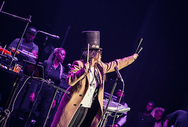 Erykah Badu played Kings Theatre (pics & video)