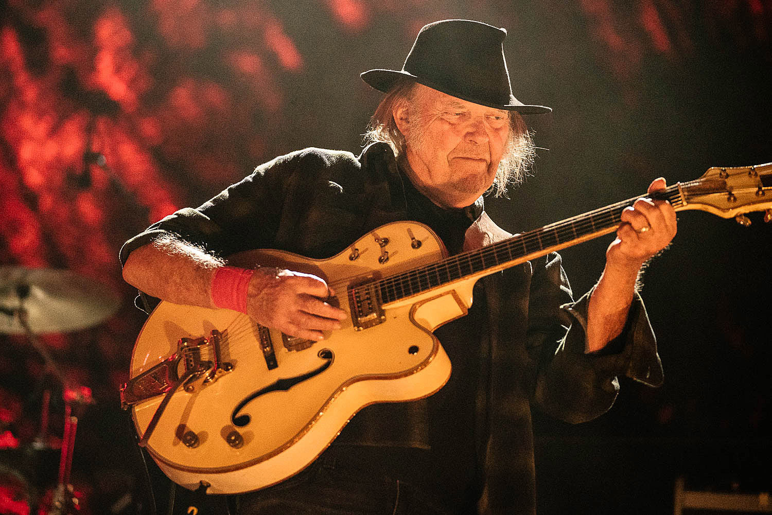 Neil Young not ready to tour or play Farm Aid: “I don’t think it is safe in the pandemic”