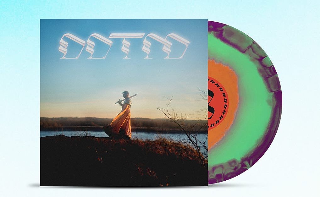 Exclusive pre-order: Foxing’s new LP ‘Draw Down The Moon’ on beautiful swirl vinyl! (limited to 200)