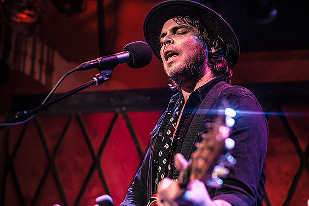 Supergrass frontman Gaz Coombes played Rockwood Music Hall w/ Piney Gir (pics/setlist/review)