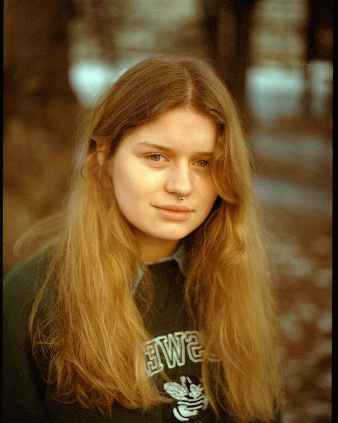 bedroom pop artist Girl In Red playing NYC & LA (listen to “watch you sleep”)