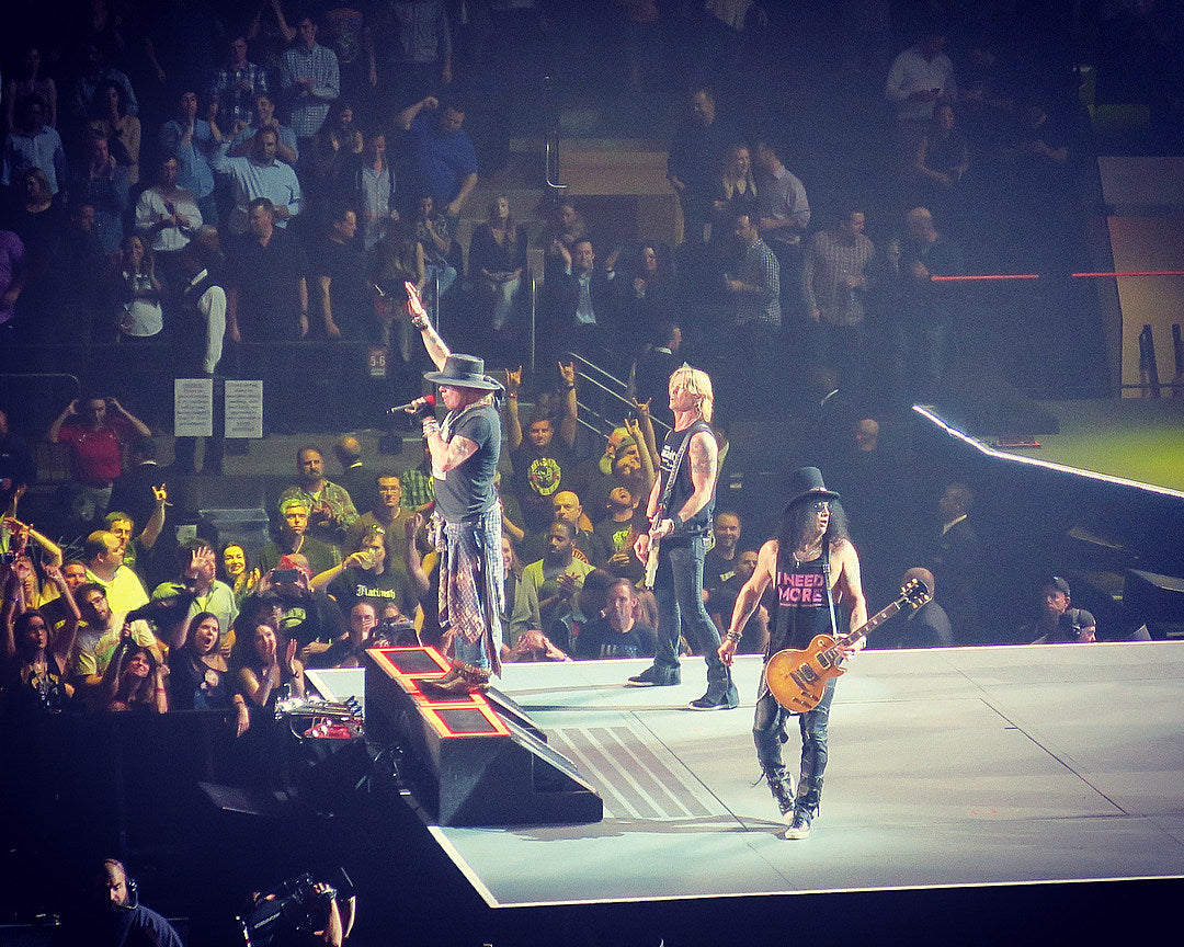 Guns N’ Roses began NYC-area run at MSG, brought out Pink (videos, setlist)