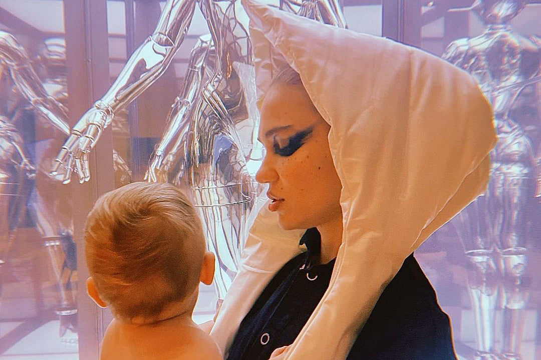 Grimes reports from Texas: “no power, no heat + a baby in -0”