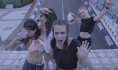 Hinds share “Chili Town” video, releasing compilation EP