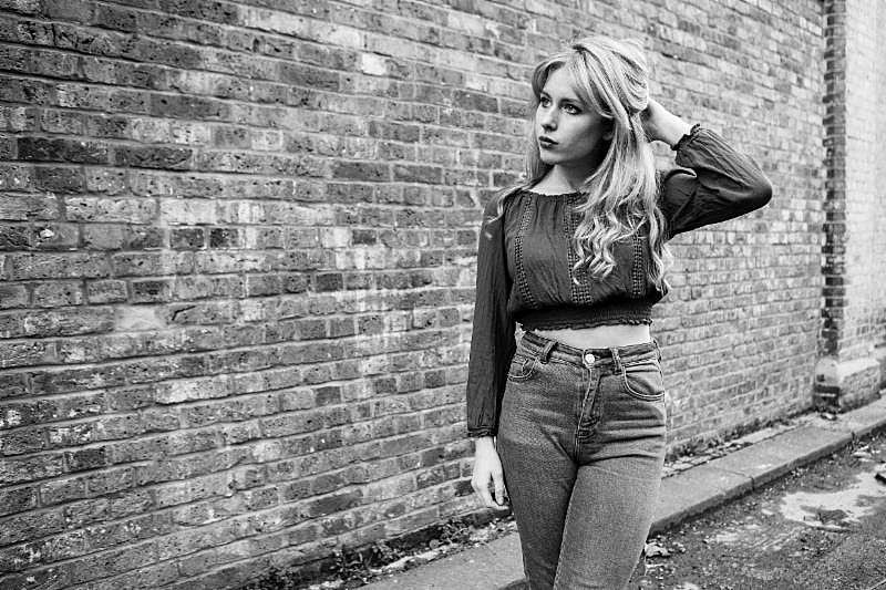 Holly Macve expands tour, adds 2nd Rough Trade NYC show