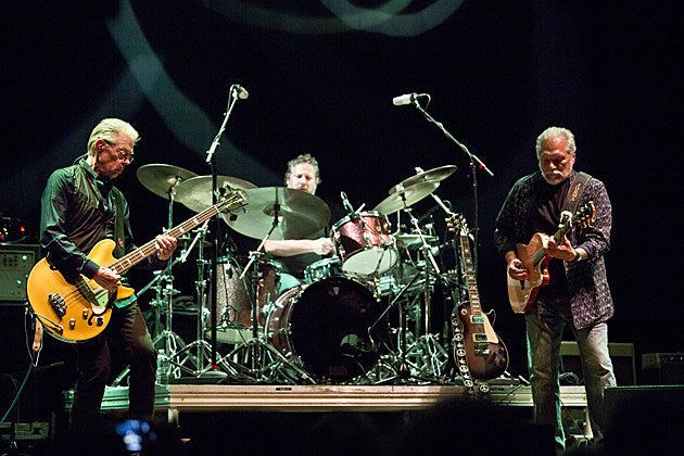 Hot Tuna touring, playing Beacon Theatre on Thanksgiving Eve