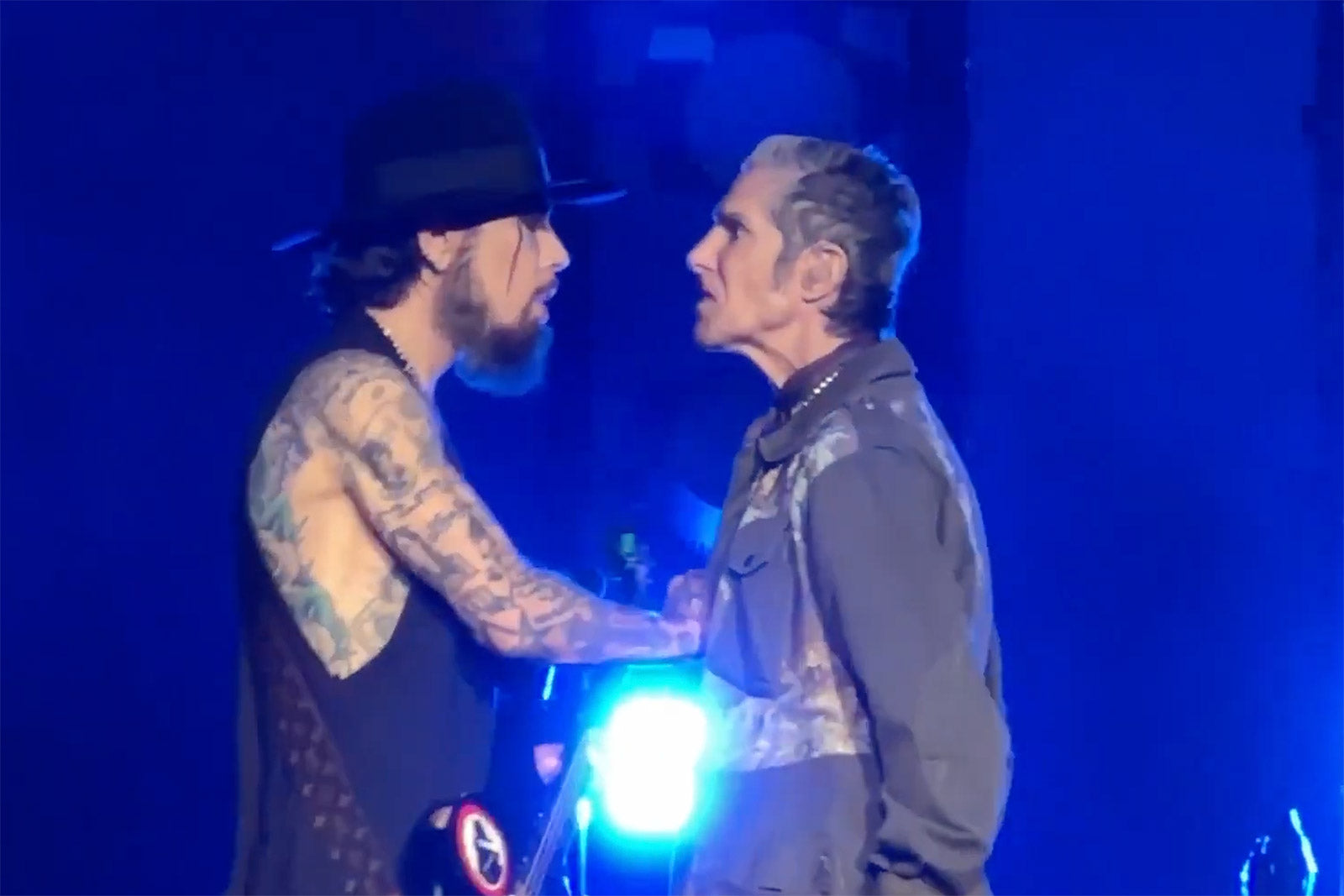 Perry Farrell punched Dave Navarro again backstage, Jane’s Addiction guitar tech says