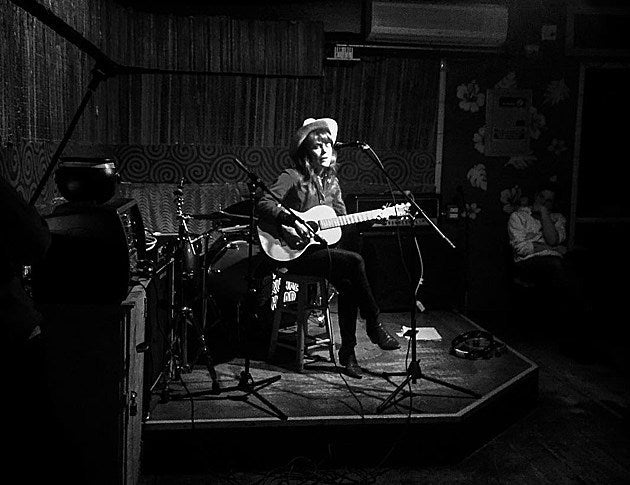 Jenny Lewis played an open mic at Otto’s Shrunken Head (watch)