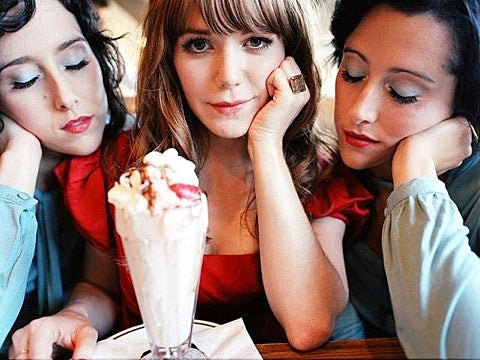 Jenny Lewis adds second NYC date to ‘Rabbit Fur Coat’ tour with Watson Twins & M Ward, collaborated with St. Vincent