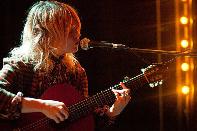 Jessica Pratt played Union Pool w/ Jaye Bartell (pics, setlist)