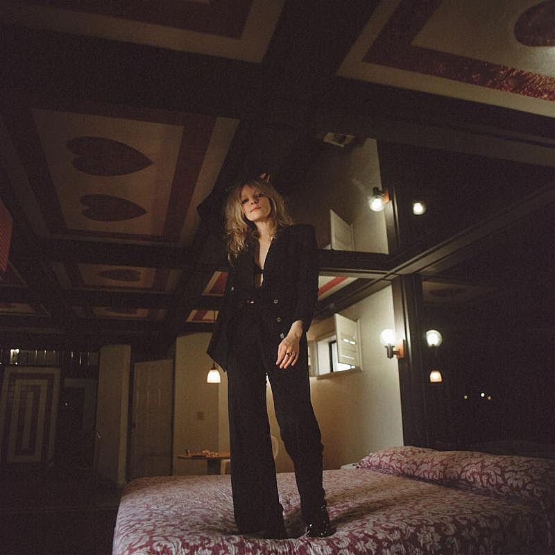 Jessica Pratt announces new LP ‘Quiet Signs,’ shares song, touring with Kurt Vile