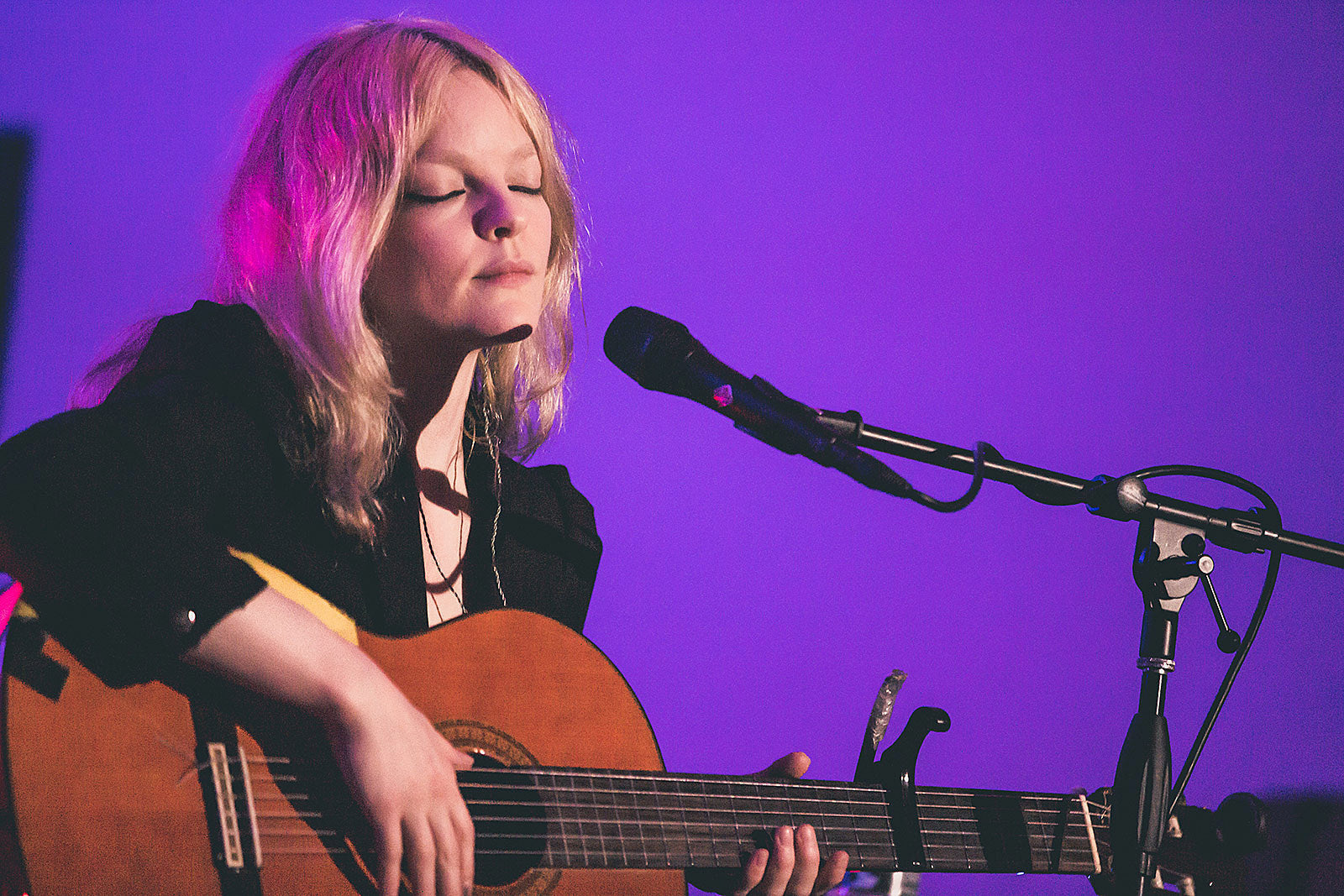Jessica Pratt played Park Church Co-Op with Joseph Shabason (pics, setlist)