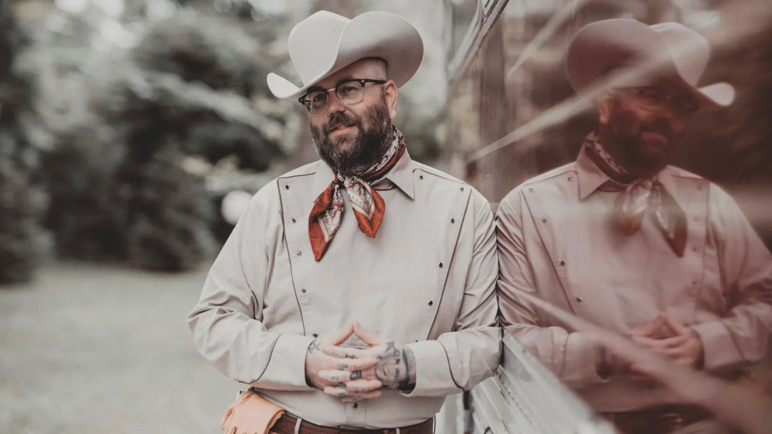 Joshua Hedley announces new Western Swing LP, shares “Fresh Hot Biscuits”