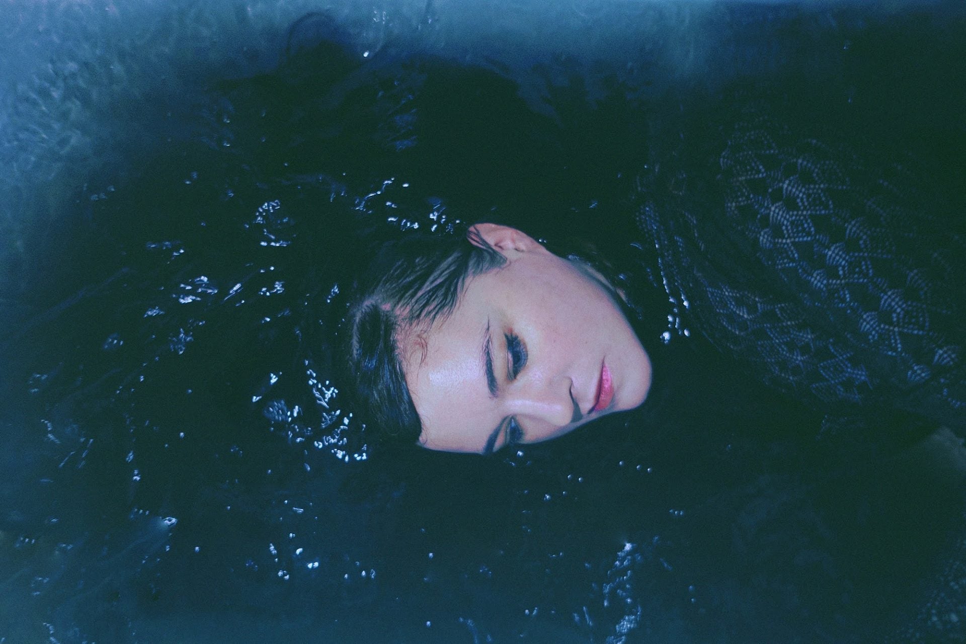 Julianna Barwick announces new LP ft. Jonsi, Nosaj Thing & more, shares “Inspirit”