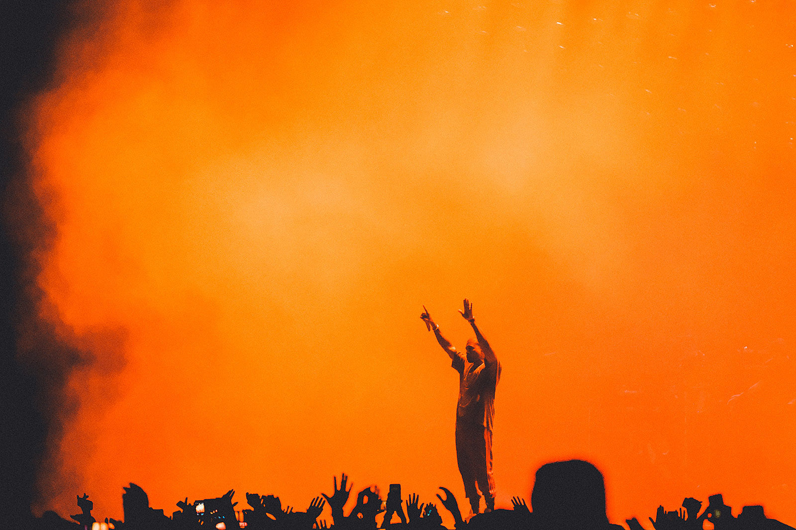 Kanye West postpones tour dates after Kim Kardashian robbery