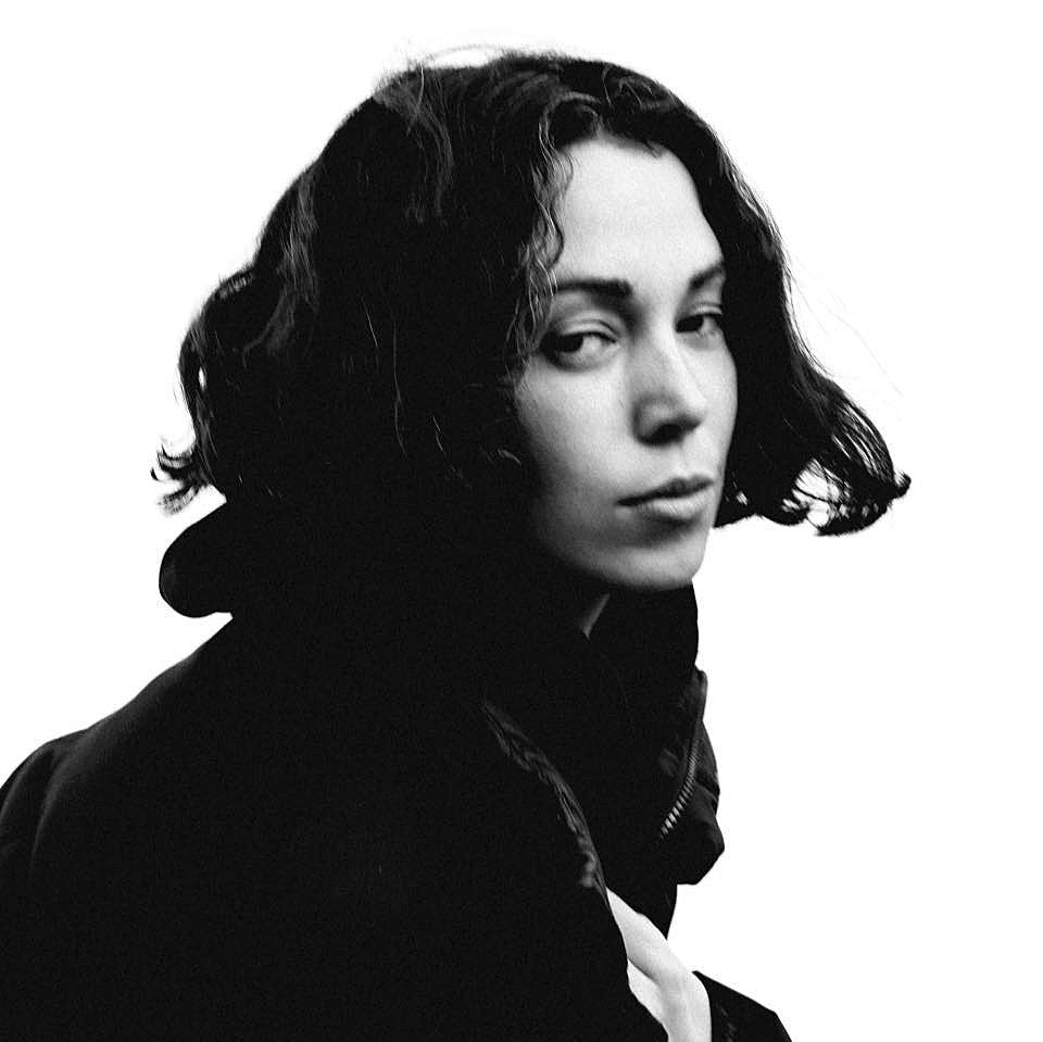 Kelly Lee Owens shares new single “Let it Go,” announces July DJ dates