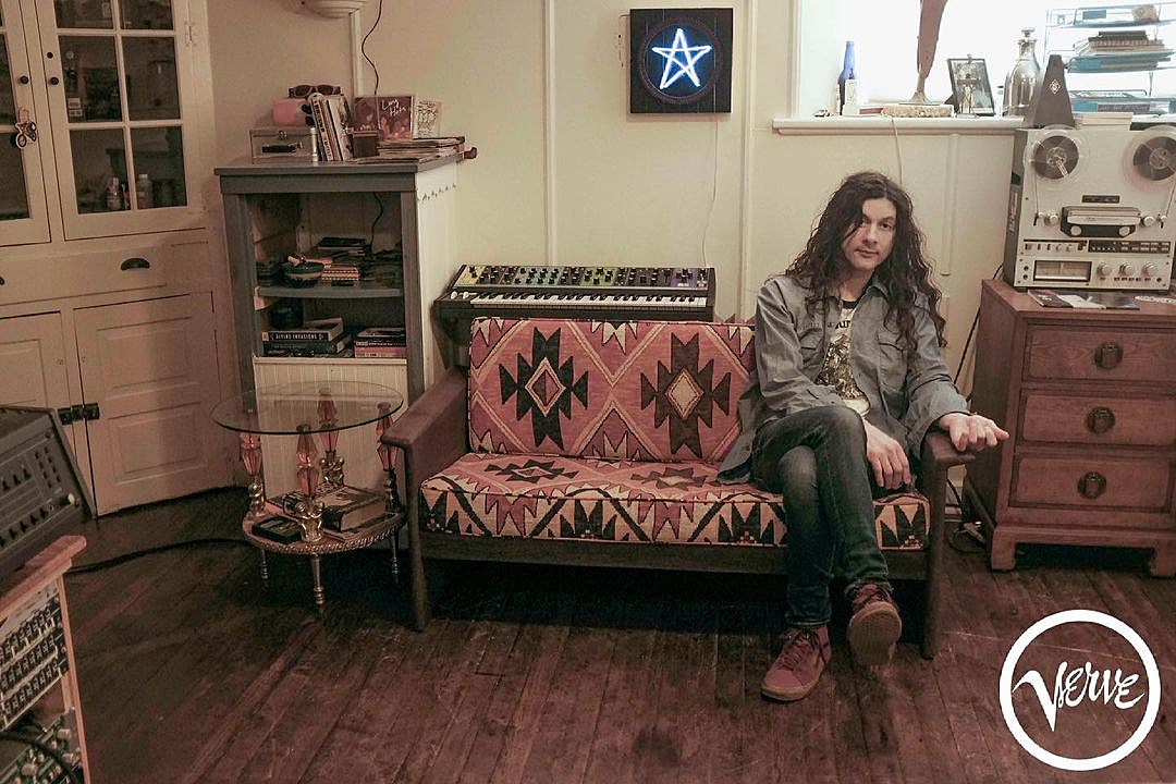 Kurt Vile signs to Verve Records, releasing major label debut in 2022