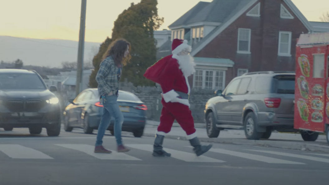 Kurt Vile shares “Must Be Santa” video, playing Philly benefit shows