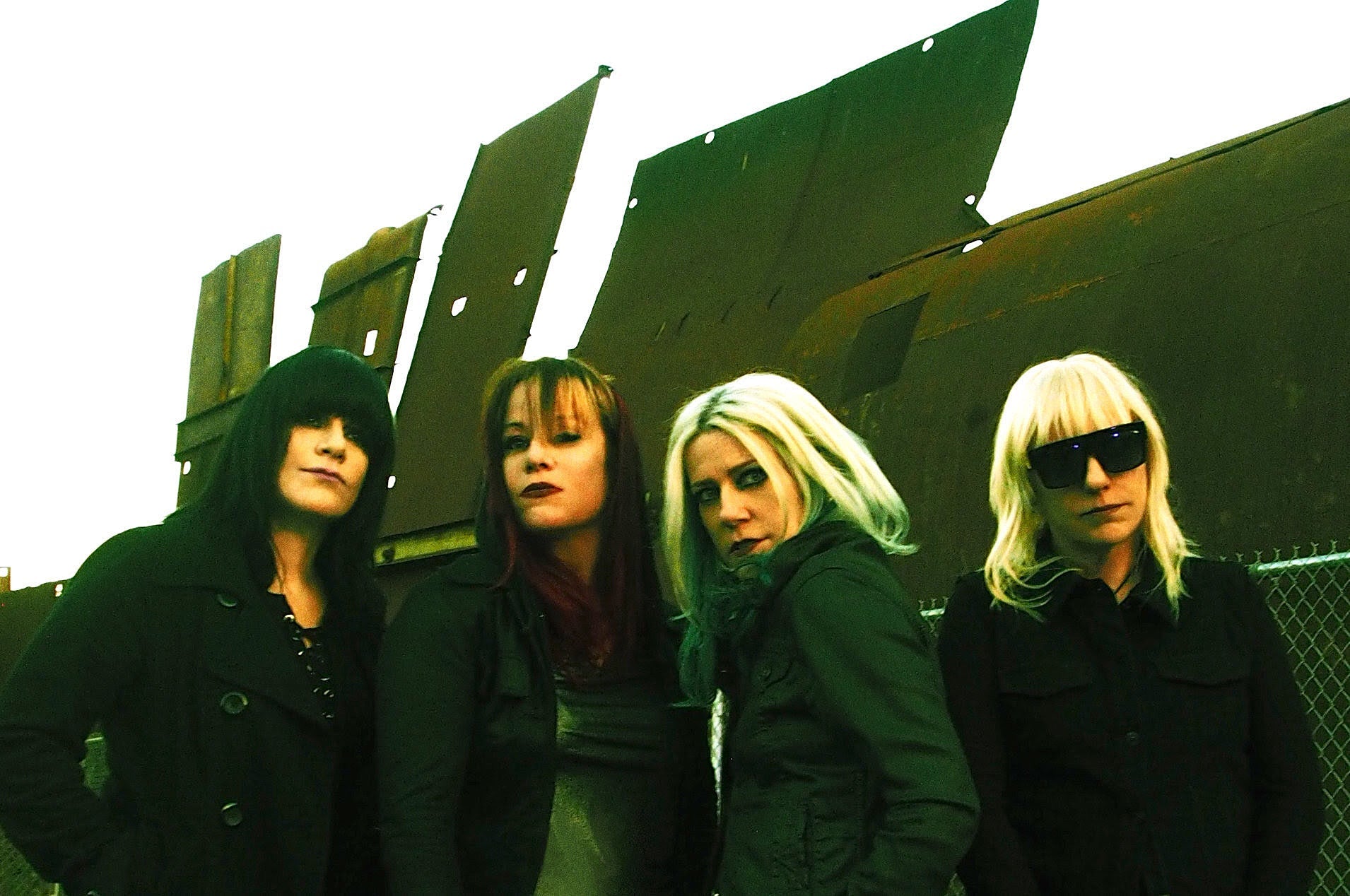 L7 expand 2019 tour, playing Brooklyn with Le Butcherettes