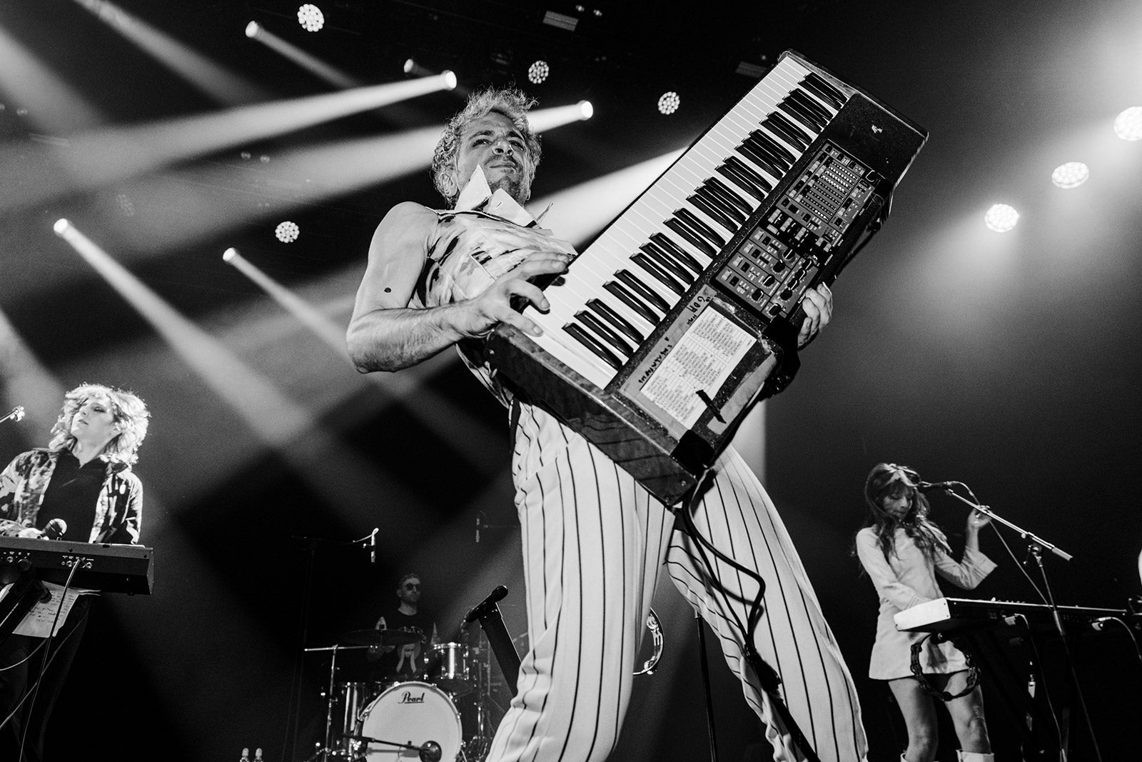 La Femme’s North American tour kicked off @ Terminal 5 (pics, setlist)