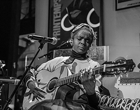 Lauryn Hill began her 9-show NYC run at Rough Trade (pics and setlist)