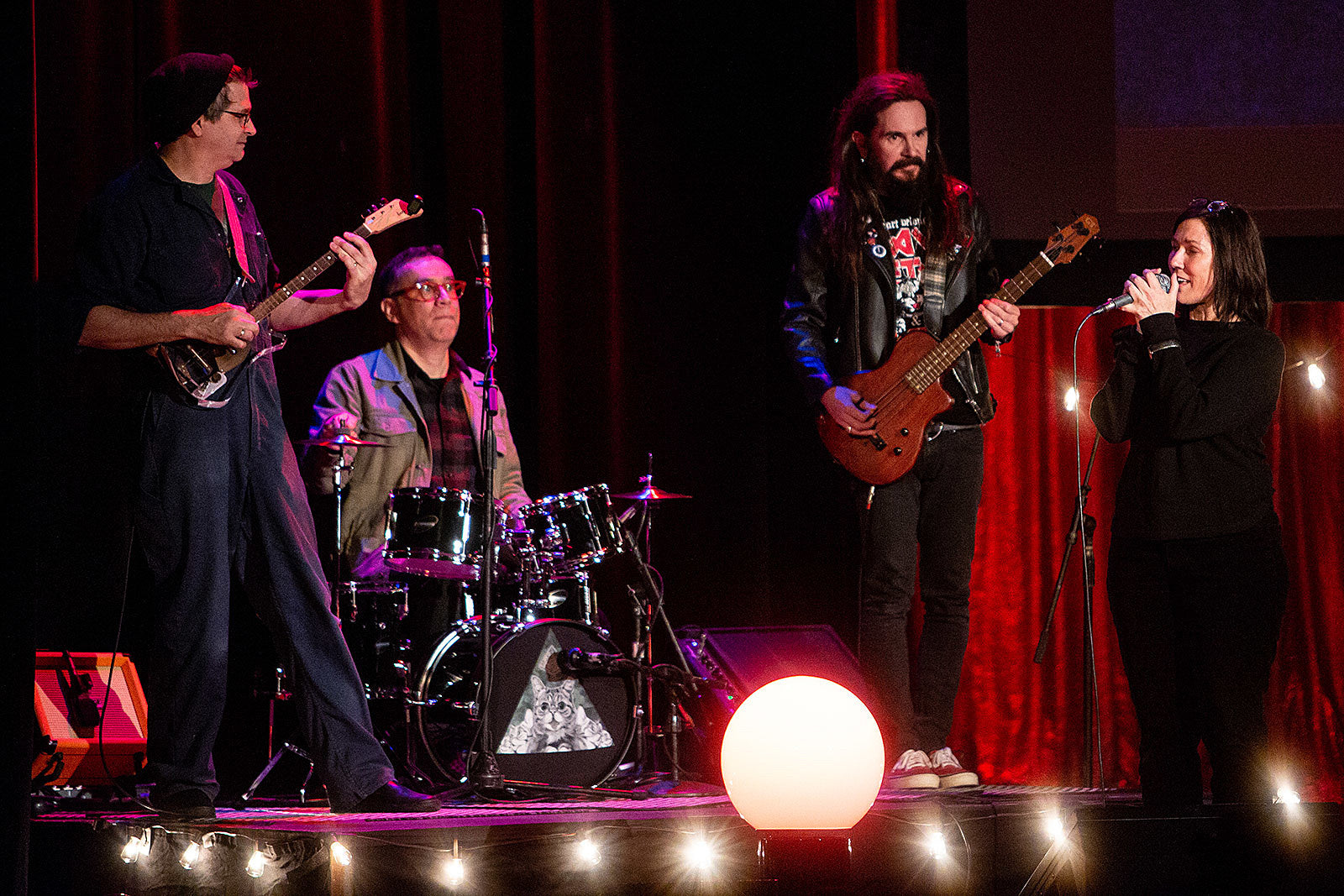Steve Albini, Kelley Deal & Fred Armisen played a song for Lil BUB (watch)
