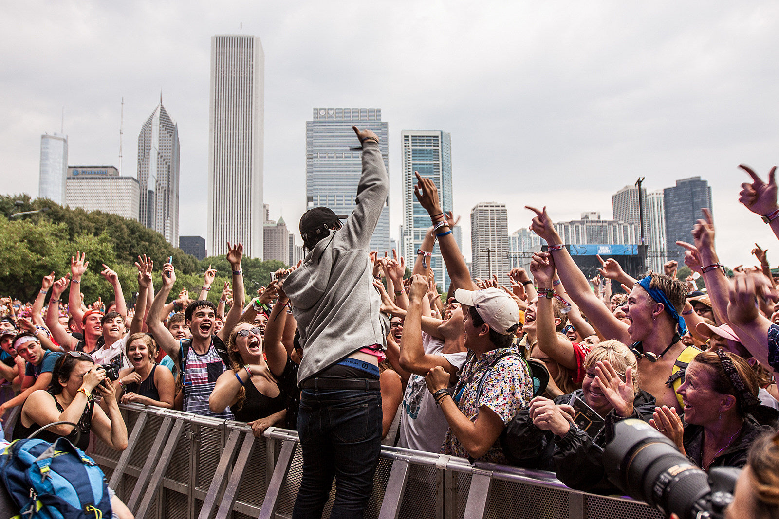 Lollapalooza 2016 – Day 1 pics (Lana Del Rey, Last Shadow Puppets, J. Cole, Kurt Vile & more)