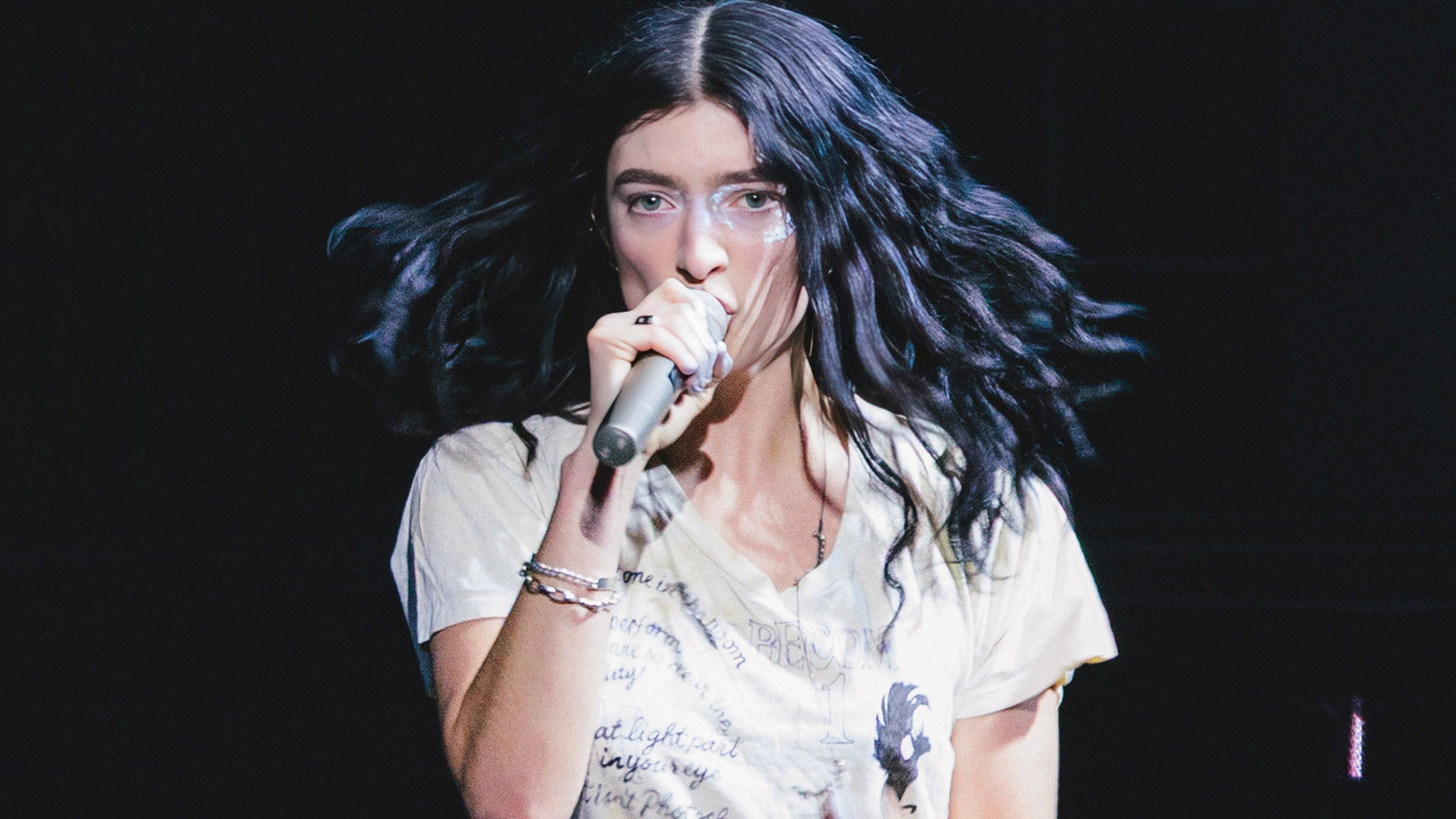 Lorde began Barclays Center run (night 1 pics, video, setlist)