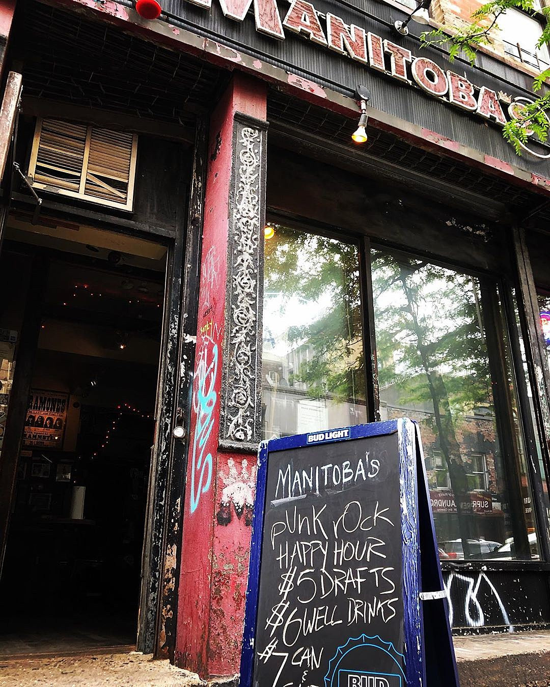East Village dive bar Manitoba’s has closed