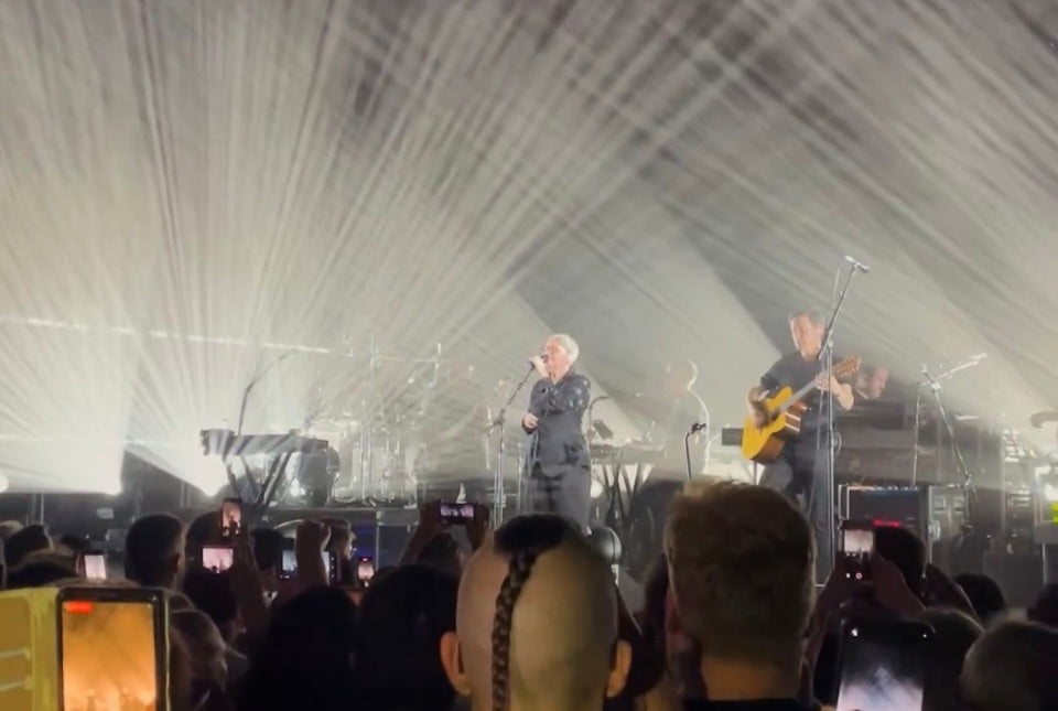 Watch Massive Attack bring out Elizabeth Fraser to sing “Song to the Siren” & more at their first show in 5 years (video, setlist)