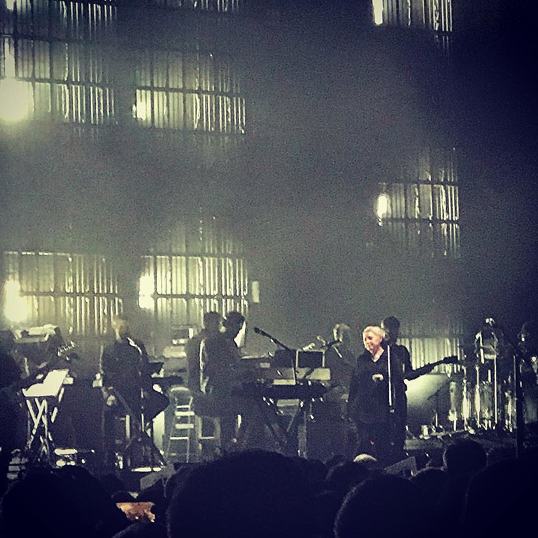 Massive Attack began ‘Mezzanine’ tour w/ Liz Fraser & Horace Andy, covered Velvet Underground, The Cure, more