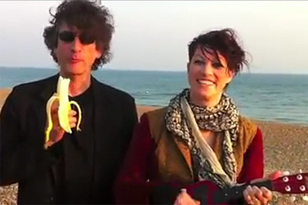 Amanda Palmer & Neil Gaiman are Queen & King of the 2018 Coney Island Mermaid Parade