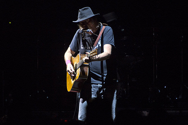 Neil Young & Promise of the Real played Jones Beach with Puss N Boots and Reverend Billy (pics, setlist)