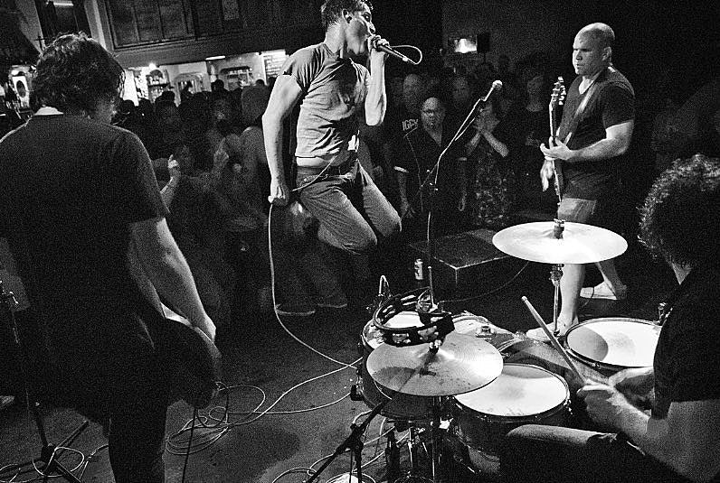 New Bomb Turks playing holiday shows