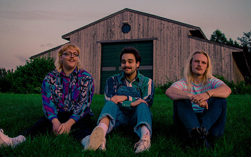 Niiice. re-release rip-roaring post-hardcore single “$20 Mints” (listen)