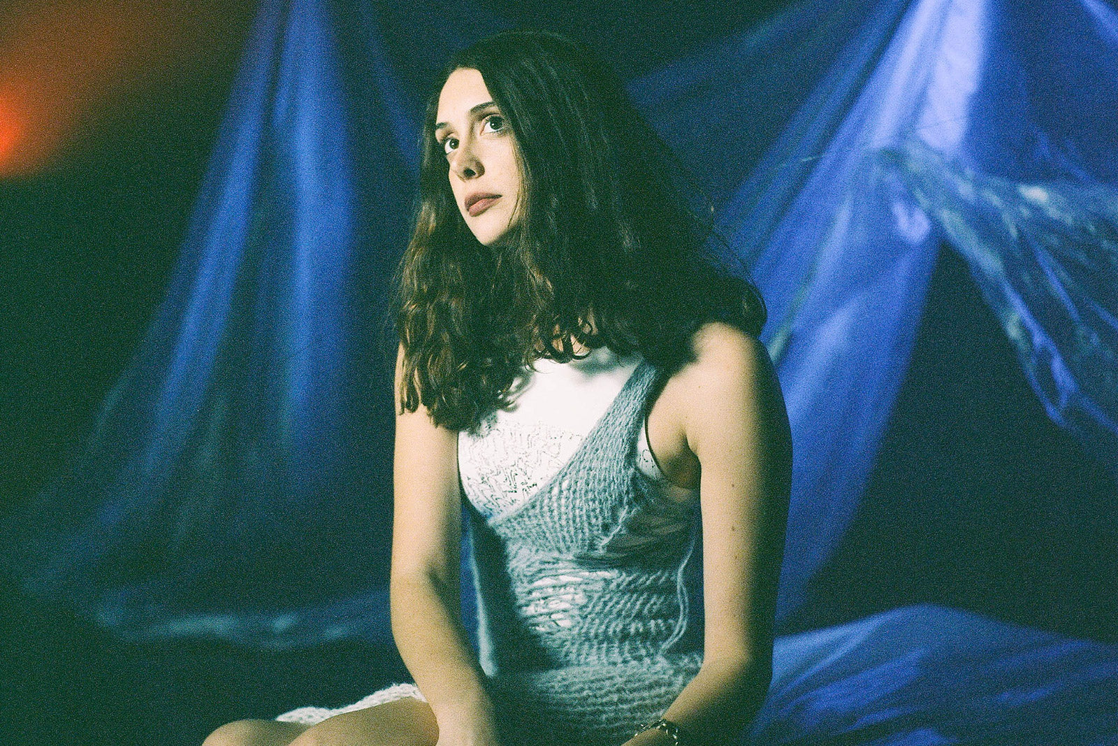 Nisa announces debut LP ‘Shapeshifting’ & shows, shares “Smokescreen”
