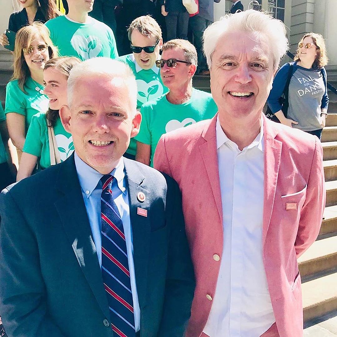 David Byrne advocated for NYC arts funding, is unsure about De Blasio presidential bid